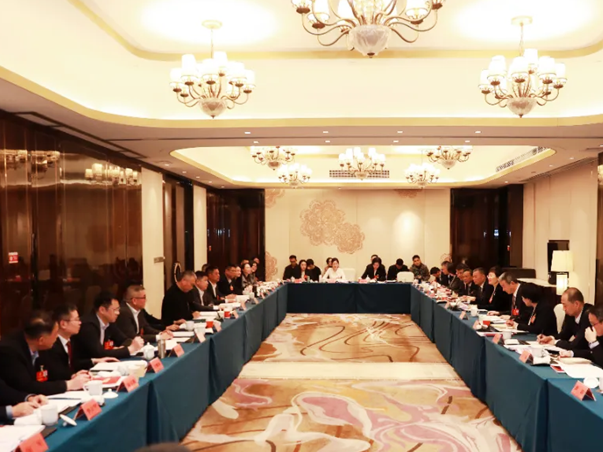 【水韻巴城】陳麗艷參加市十八屆人大四次會(huì)議第二代表團(tuán)巴城組審議